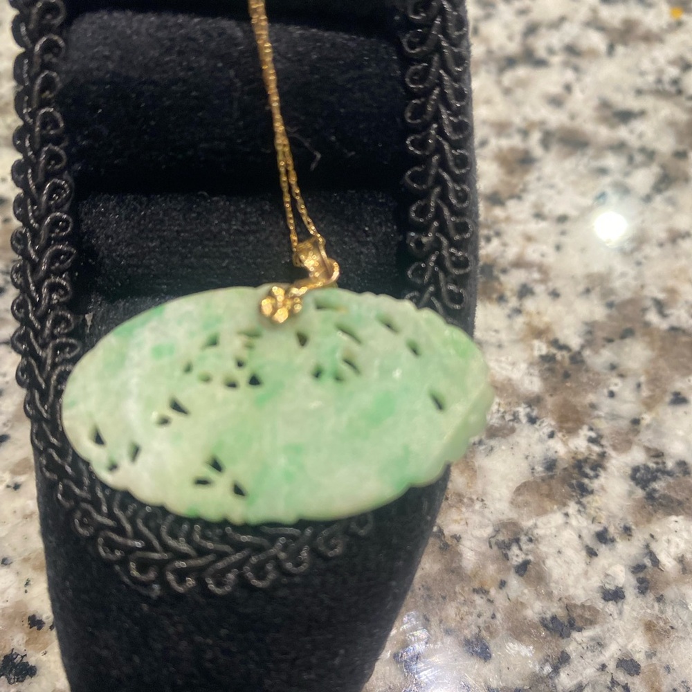 Expensive,Vintage jadeite Jade Pendant with 14k bail and 10k gold Necklace - Picture 3 of 7